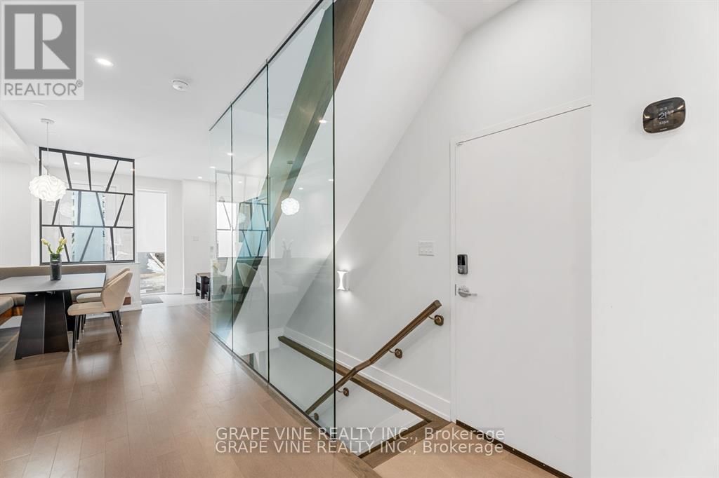 377 DOMINION AVENUE Image 16