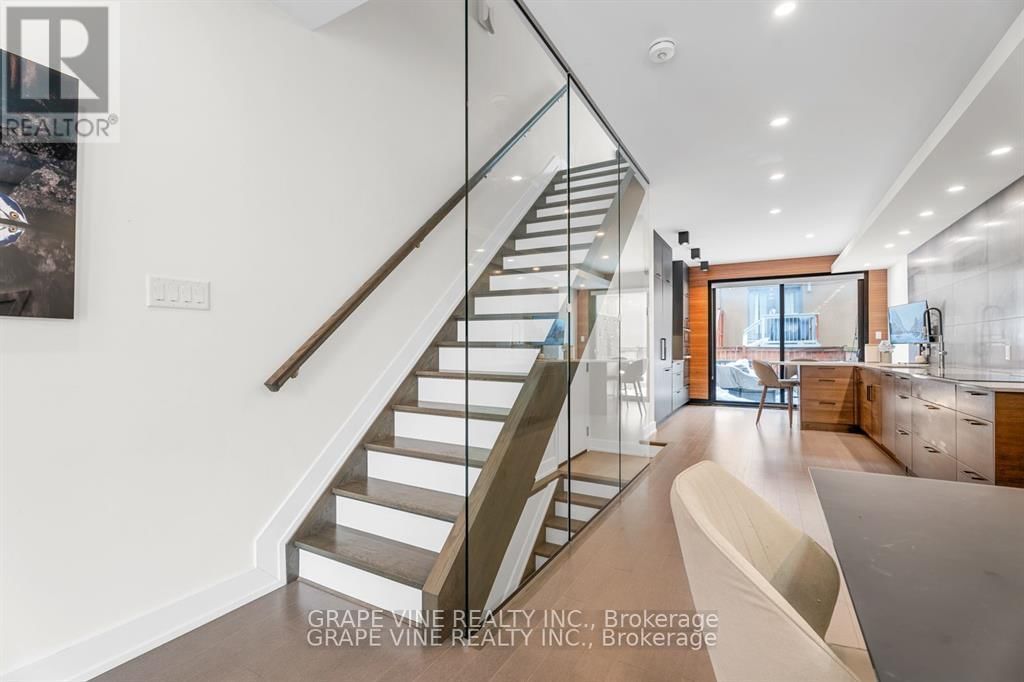 377 DOMINION AVENUE Image 17