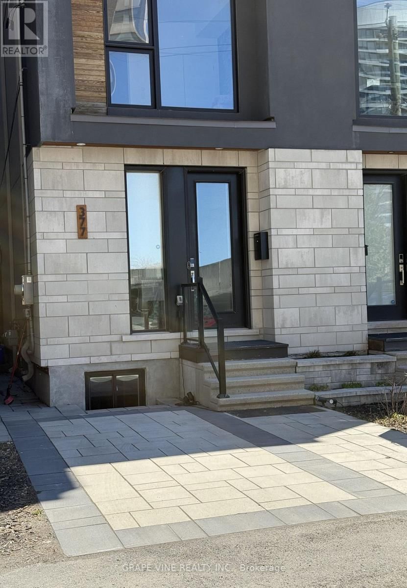 377 DOMINION AVENUE Image 2