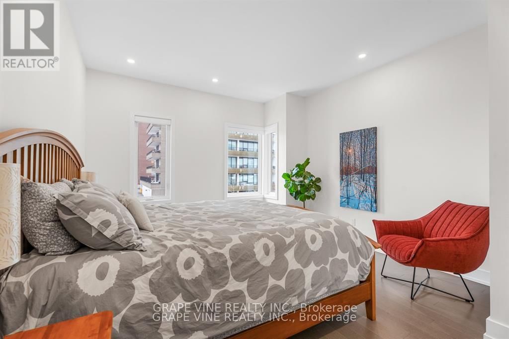 377 DOMINION AVENUE Image 25