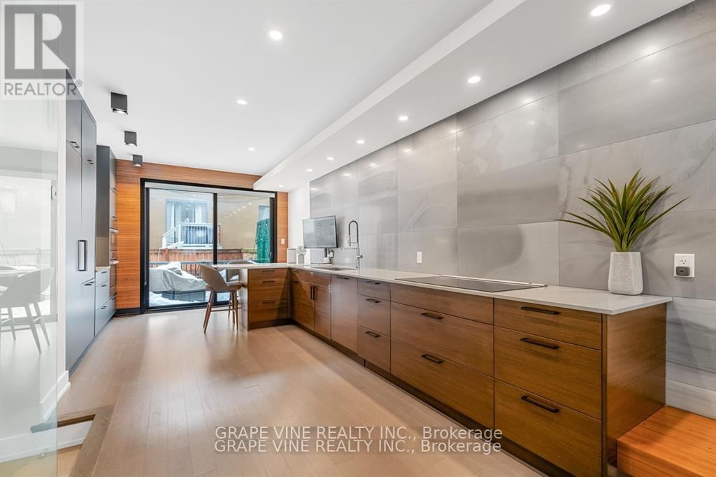 377 DOMINION AVENUE Image 9