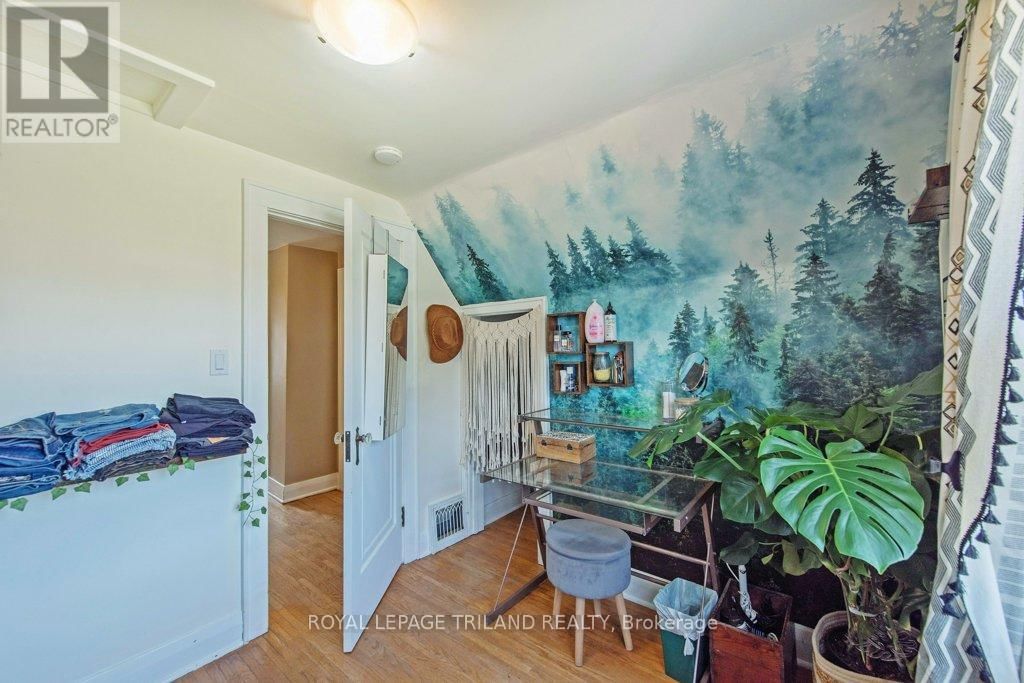 165 DELATRE STREET WEST Image 15