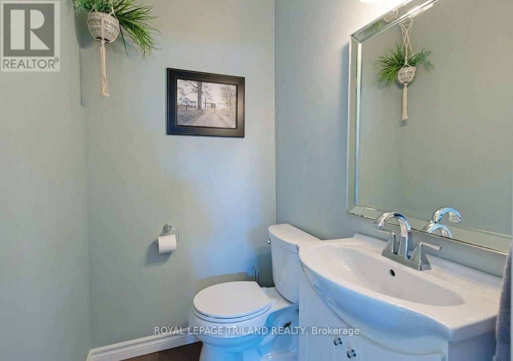 165 DELATRE STREET WEST Image 17