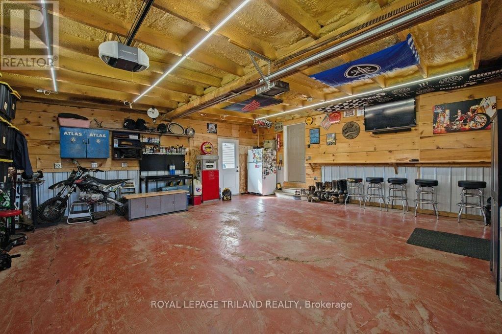 165 DELATRE STREET WEST Image 21