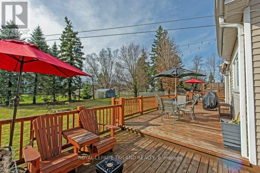 165 DELATRE STREET WEST Image 22