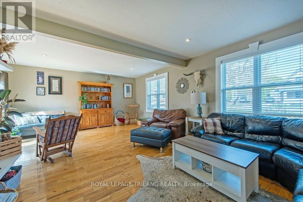 165 DELATRE STREET WEST Image 4