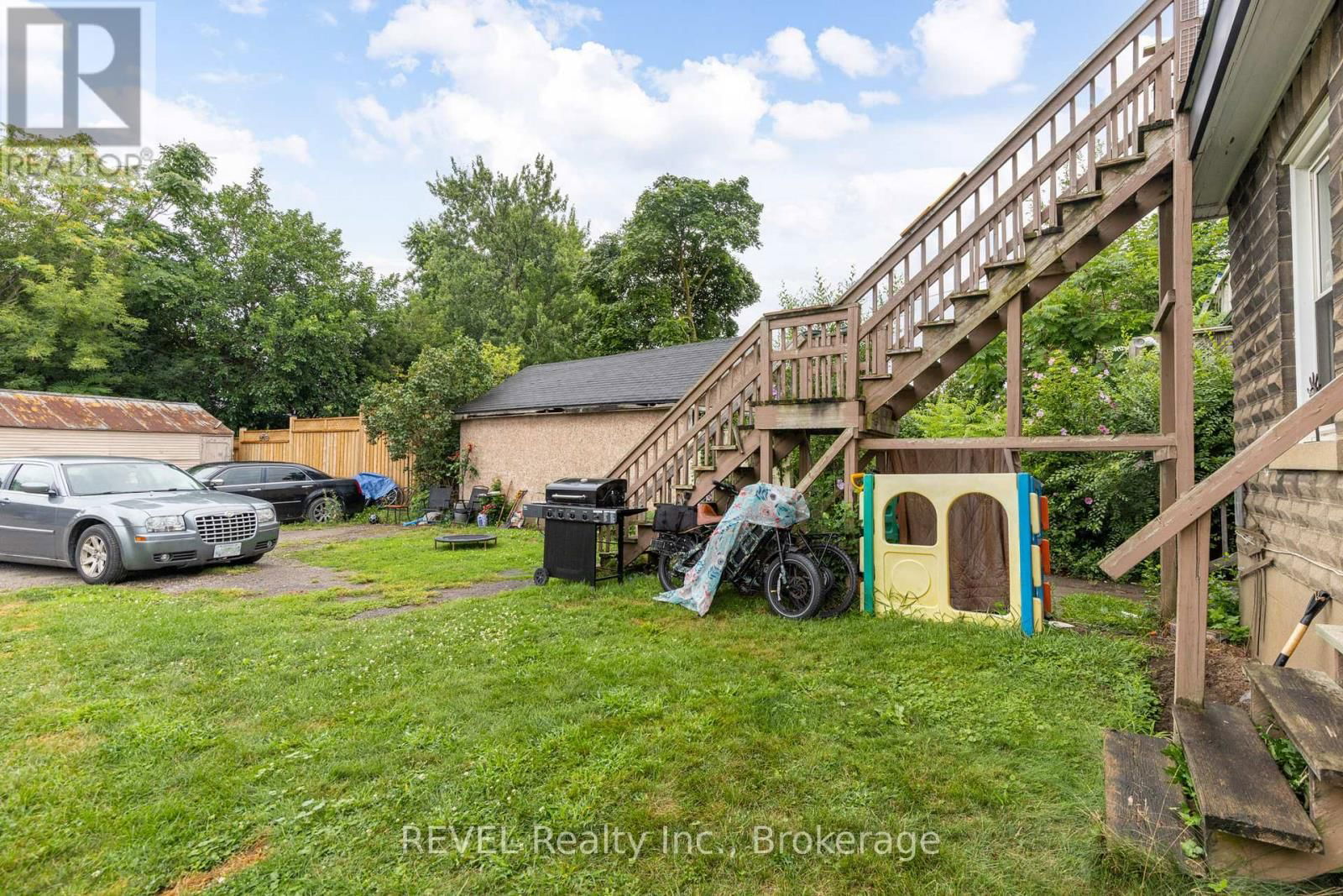 92 1/2 WELLAND AVENUE Image 4