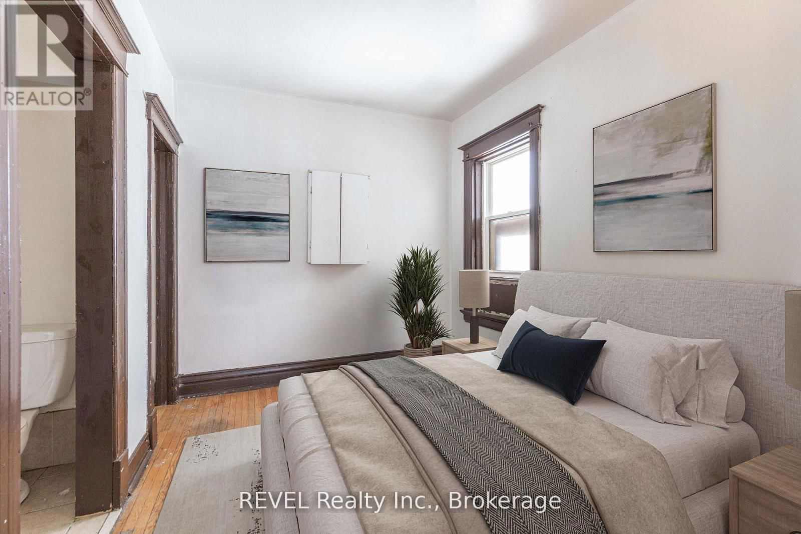 92 1/2 WELLAND AVENUE Image 5