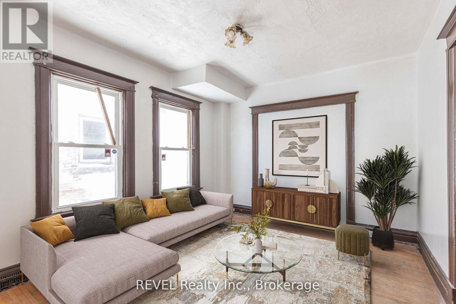 92 1/2 WELLAND AVENUE Image 6