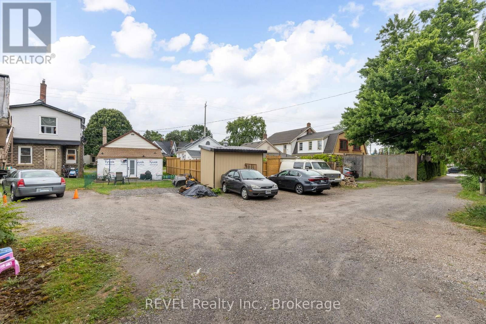 92 1/2 WELLAND AVENUE Image 9