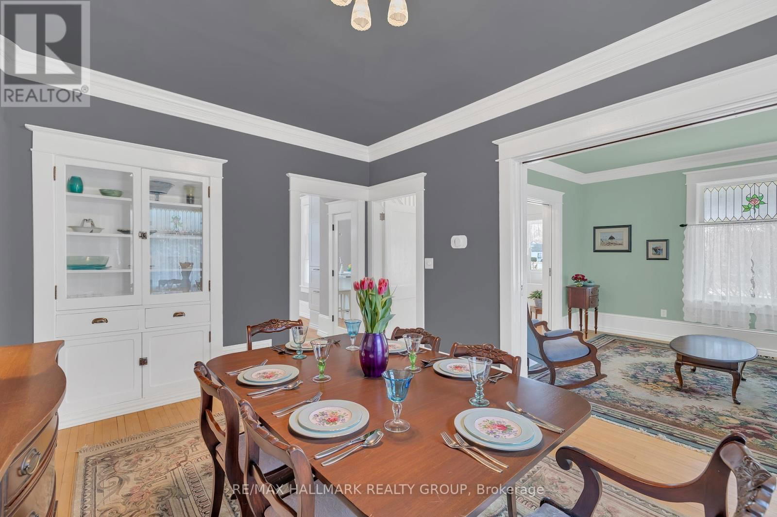 215 THOMAS STREET Image 12
