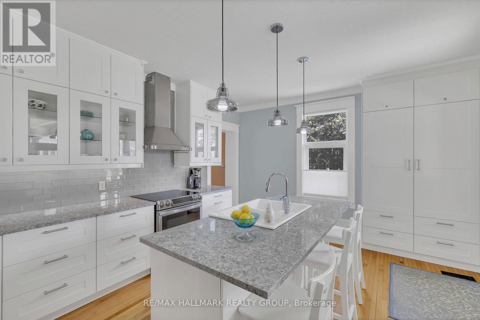 215 THOMAS STREET Image 16