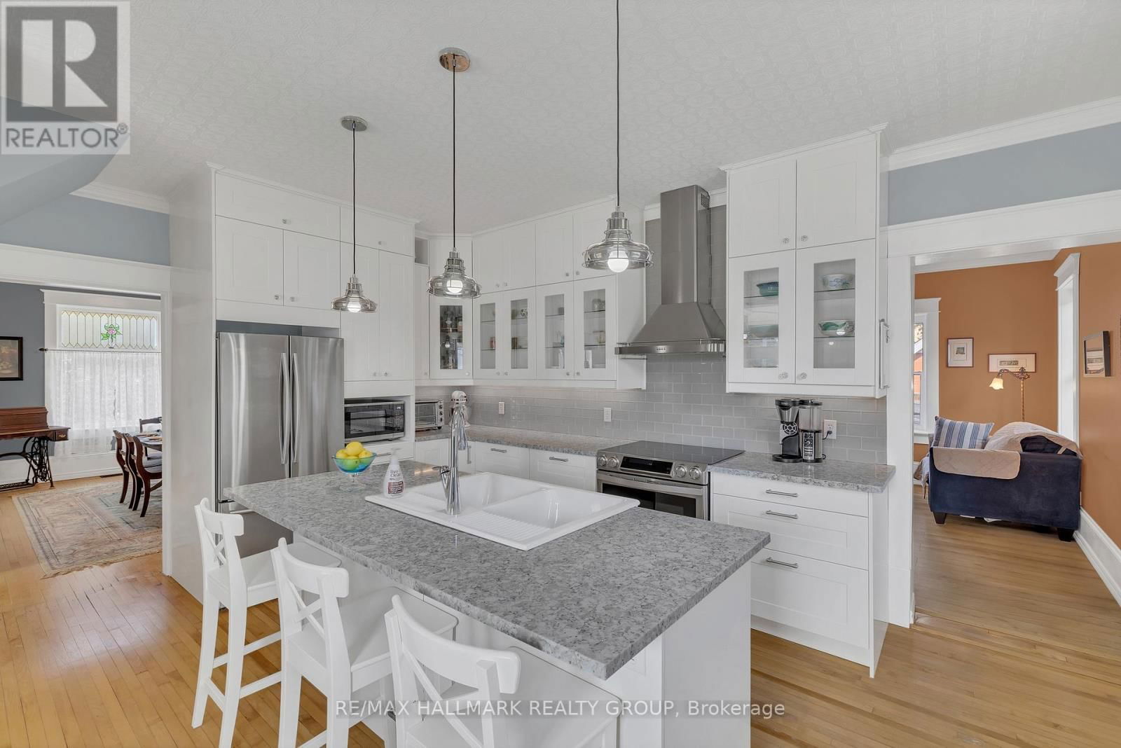 215 THOMAS STREET Image 18