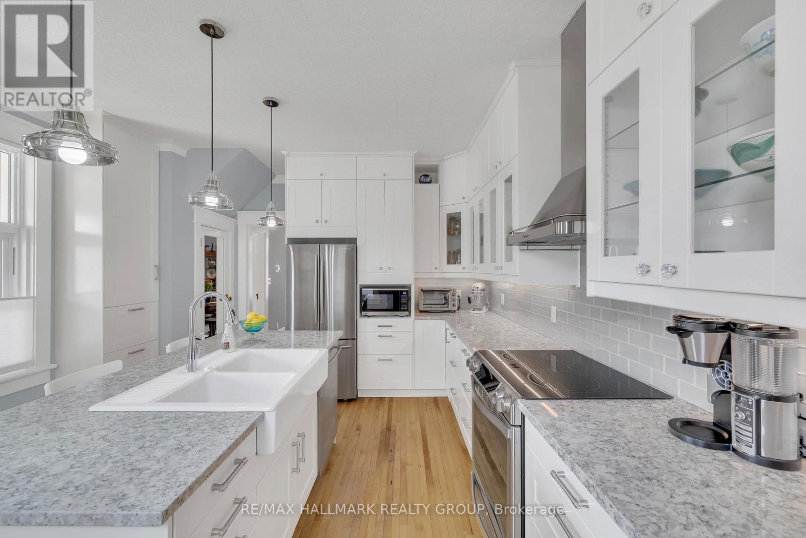 215 THOMAS STREET Image 19