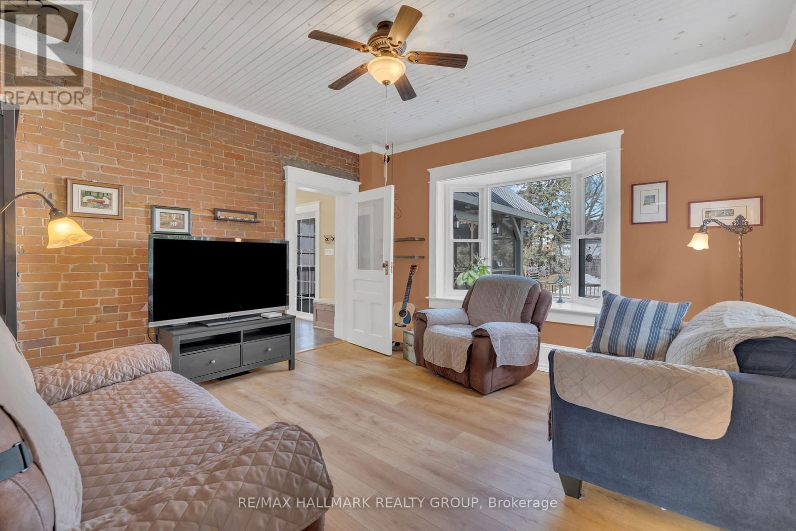 215 THOMAS STREET Image 21