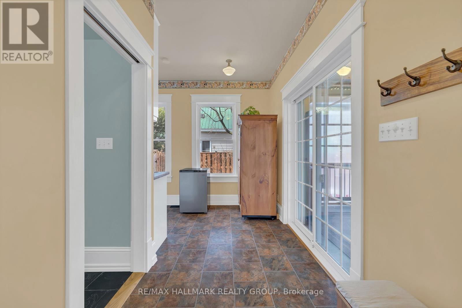 215 THOMAS STREET Image 23