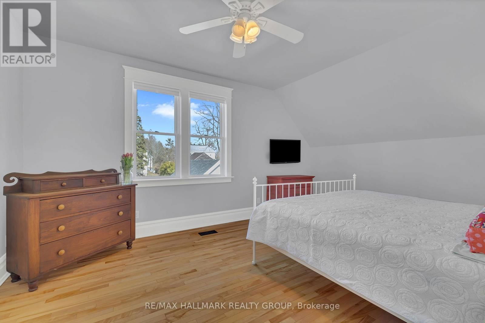 215 THOMAS STREET Image 28