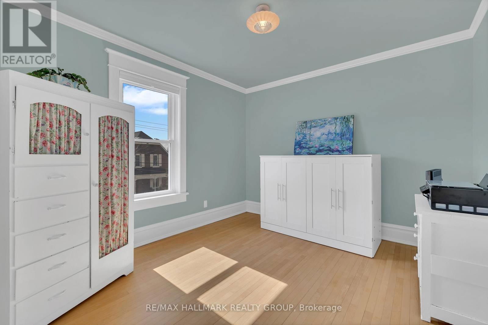 215 THOMAS STREET Image 34