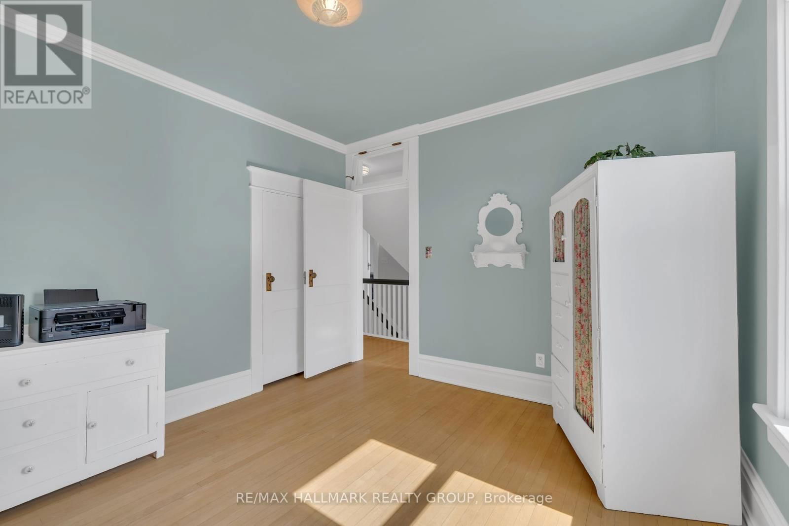 215 THOMAS STREET Image 35