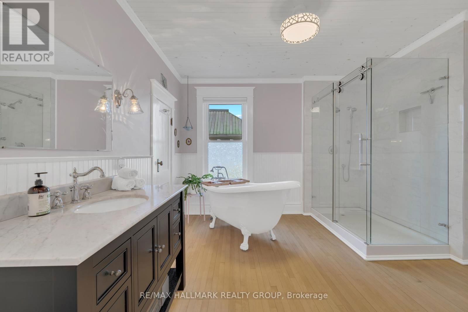 215 THOMAS STREET Image 36