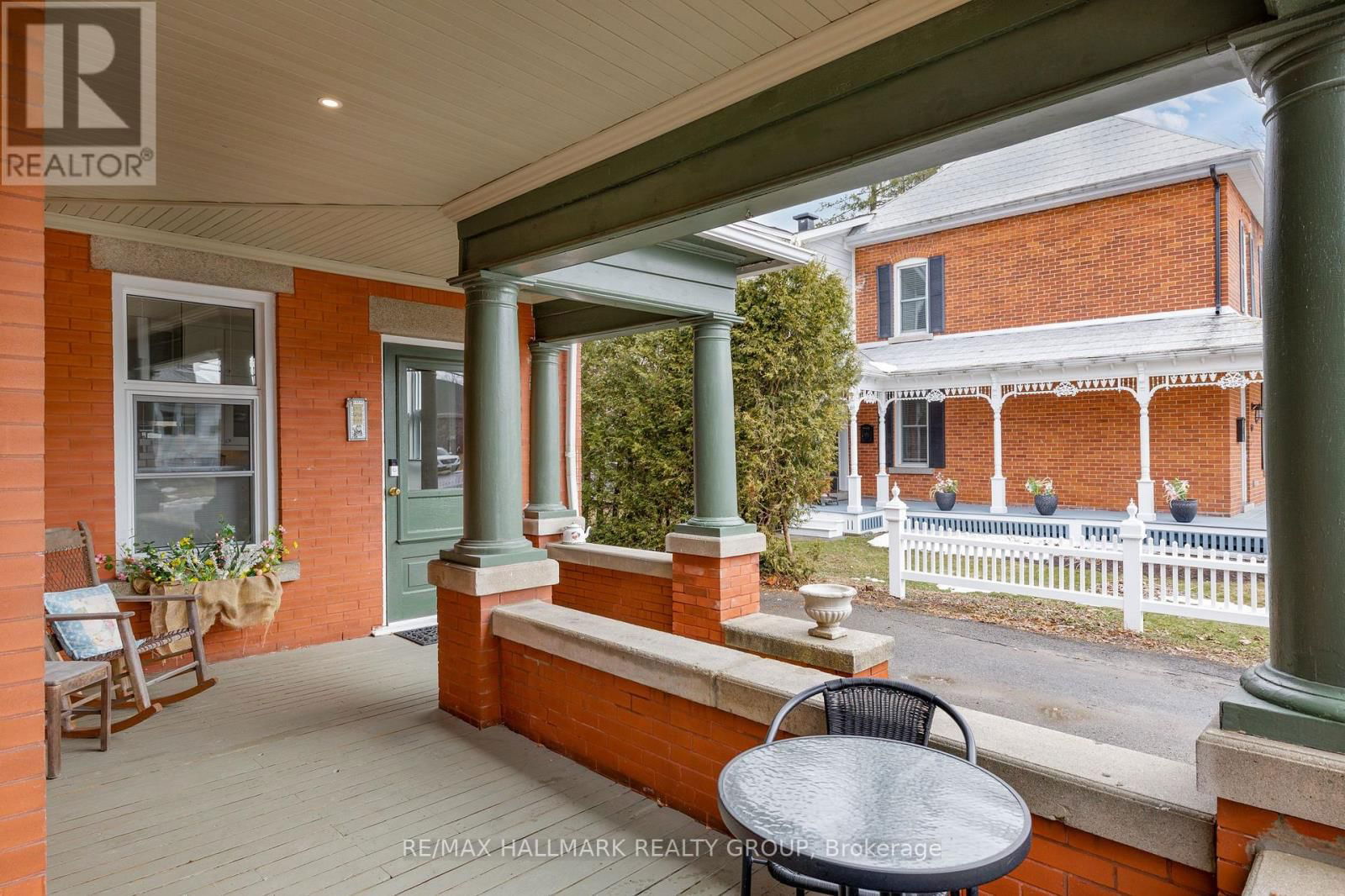 215 THOMAS STREET Image 4