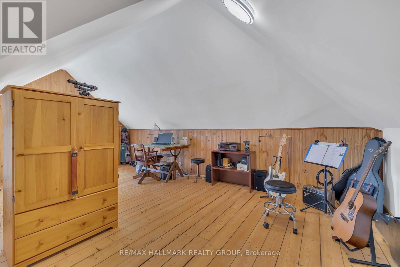 215 THOMAS STREET Image 41