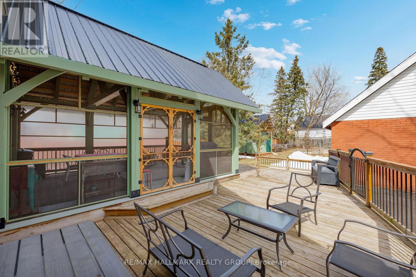 215 THOMAS STREET Image 46