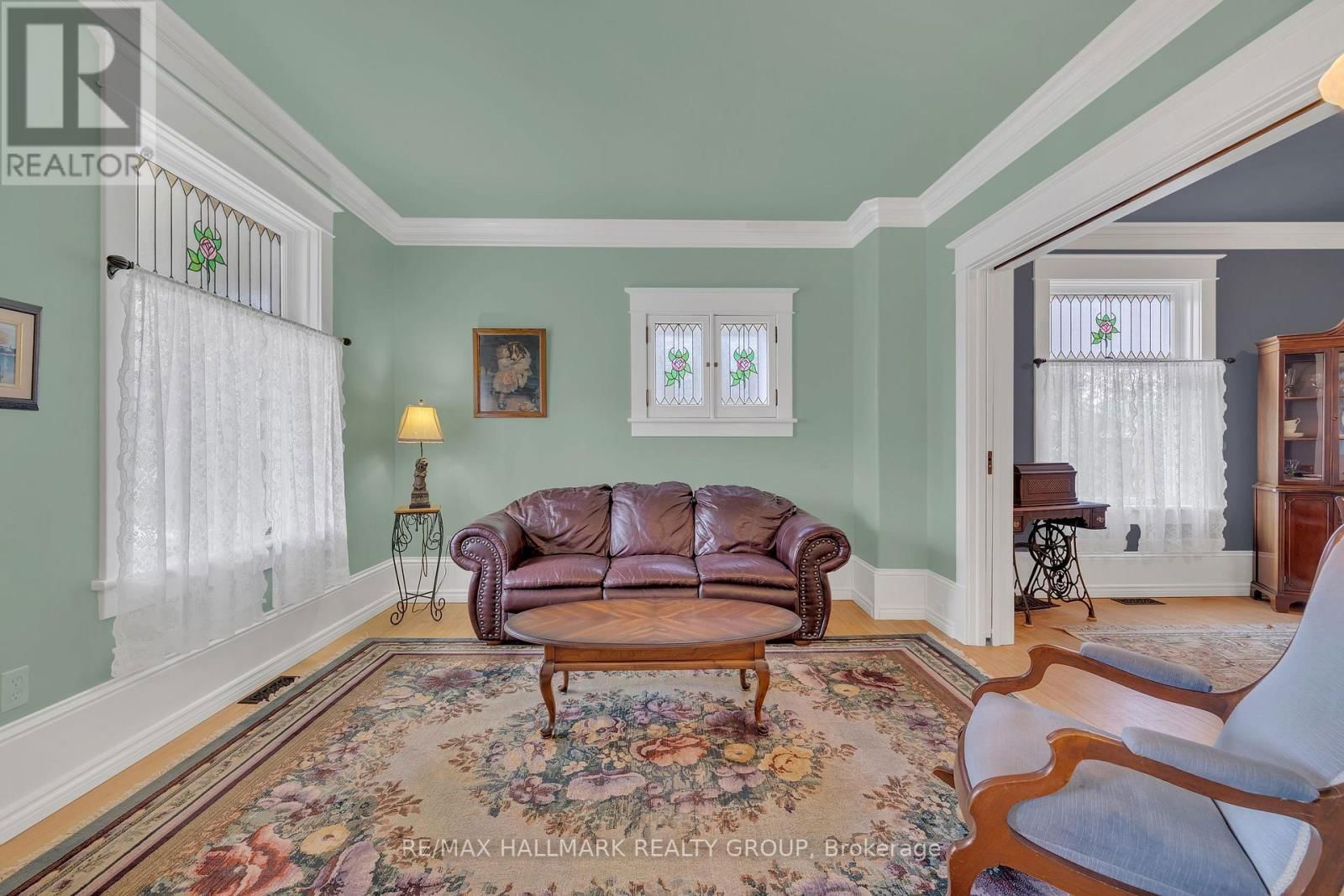 215 THOMAS STREET Image 7