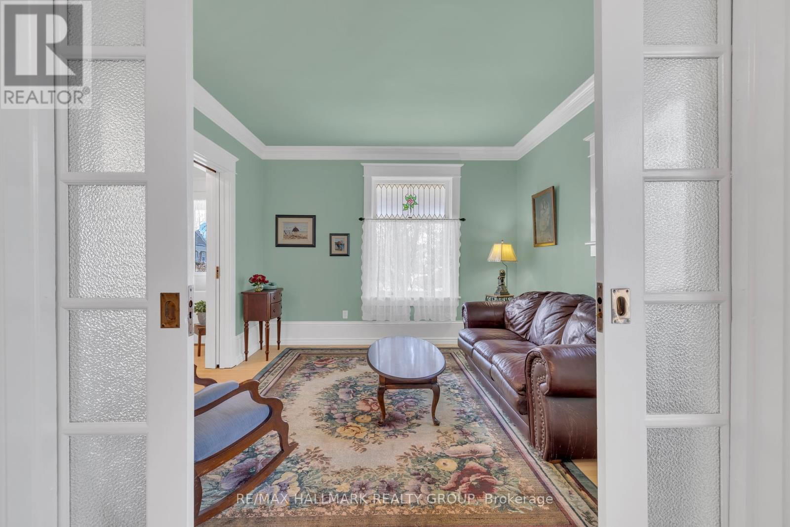 215 THOMAS STREET Image 9
