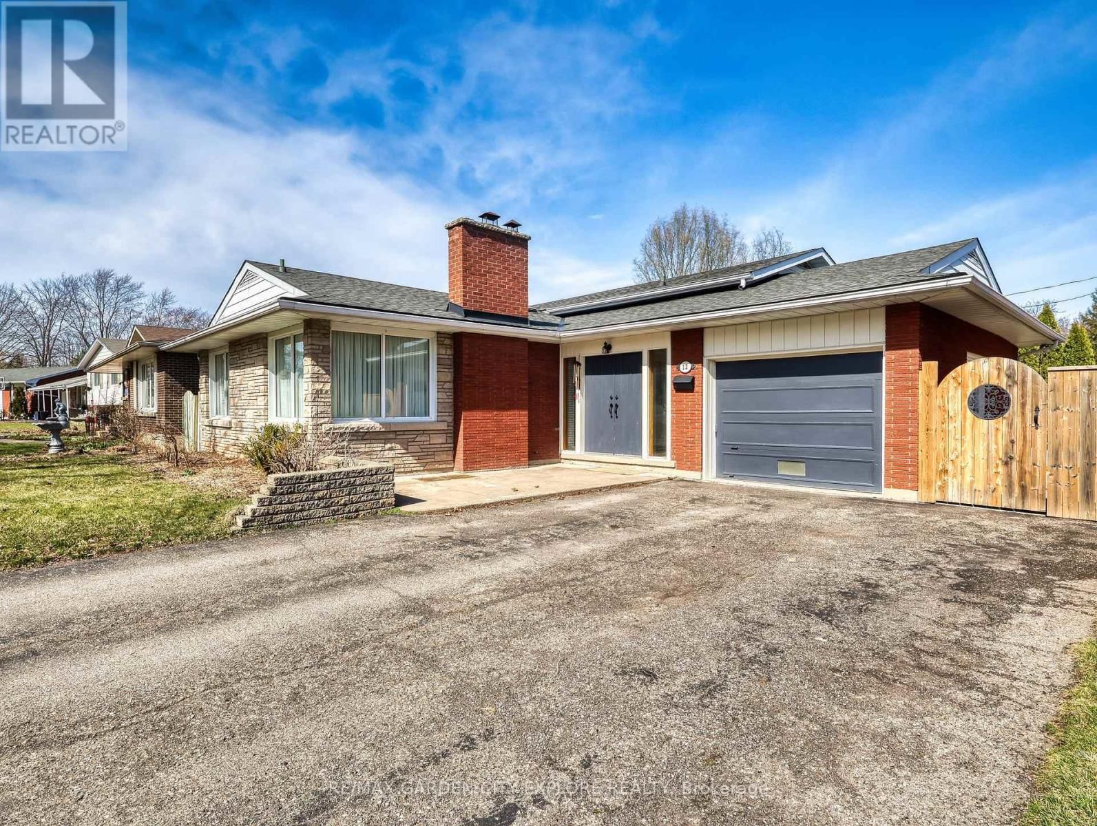 12 FRONTENAC DRIVE Image 1