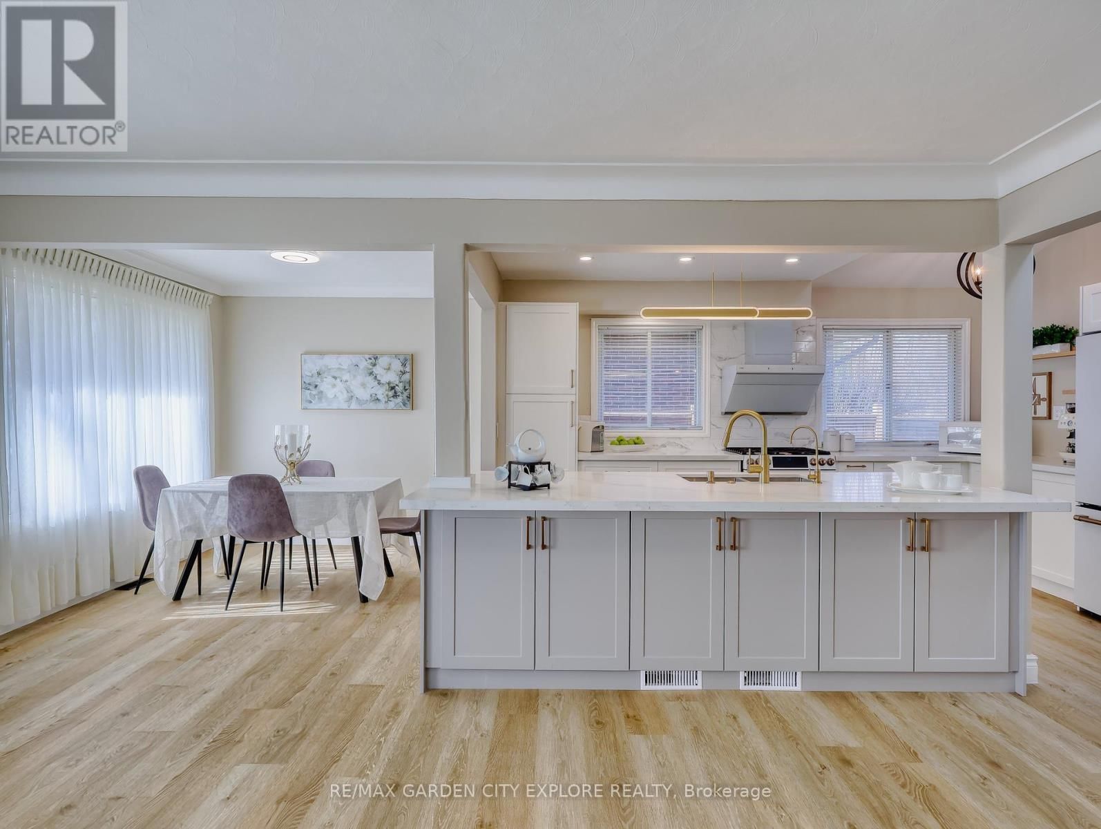 12 FRONTENAC DRIVE Image 11