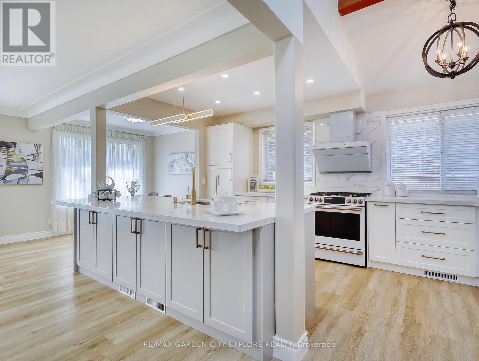 12 FRONTENAC DRIVE Image 12