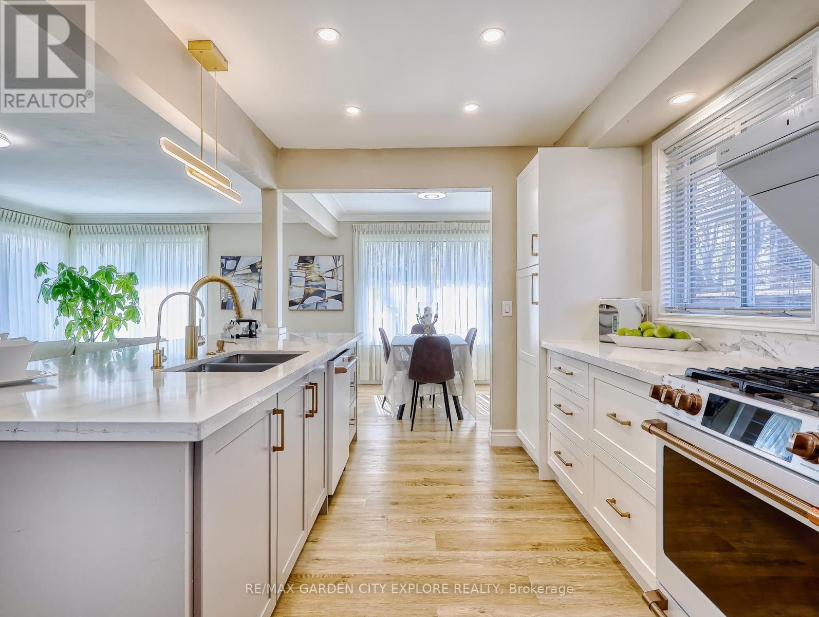 12 FRONTENAC DRIVE Image 13