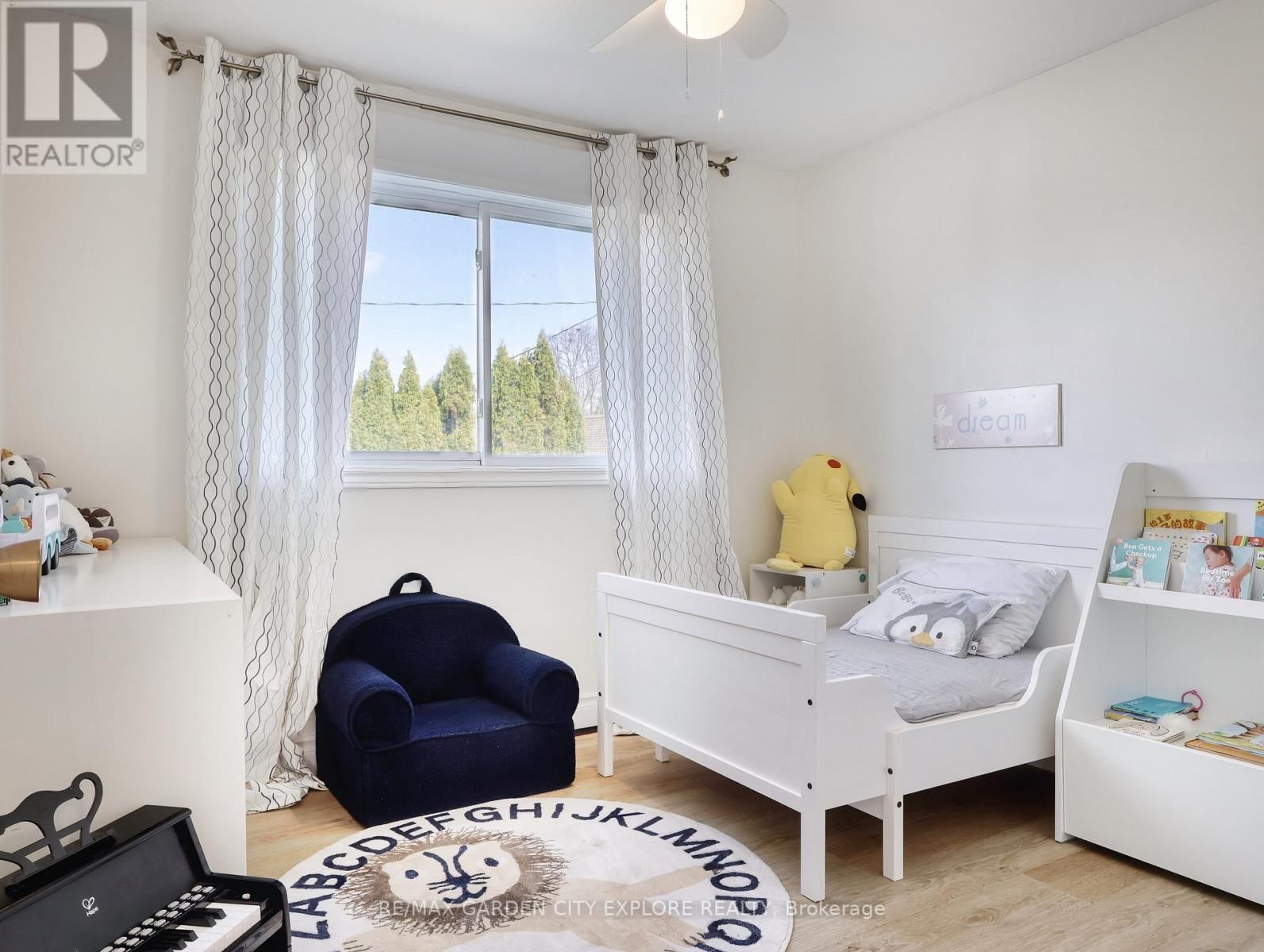 12 FRONTENAC DRIVE Image 19