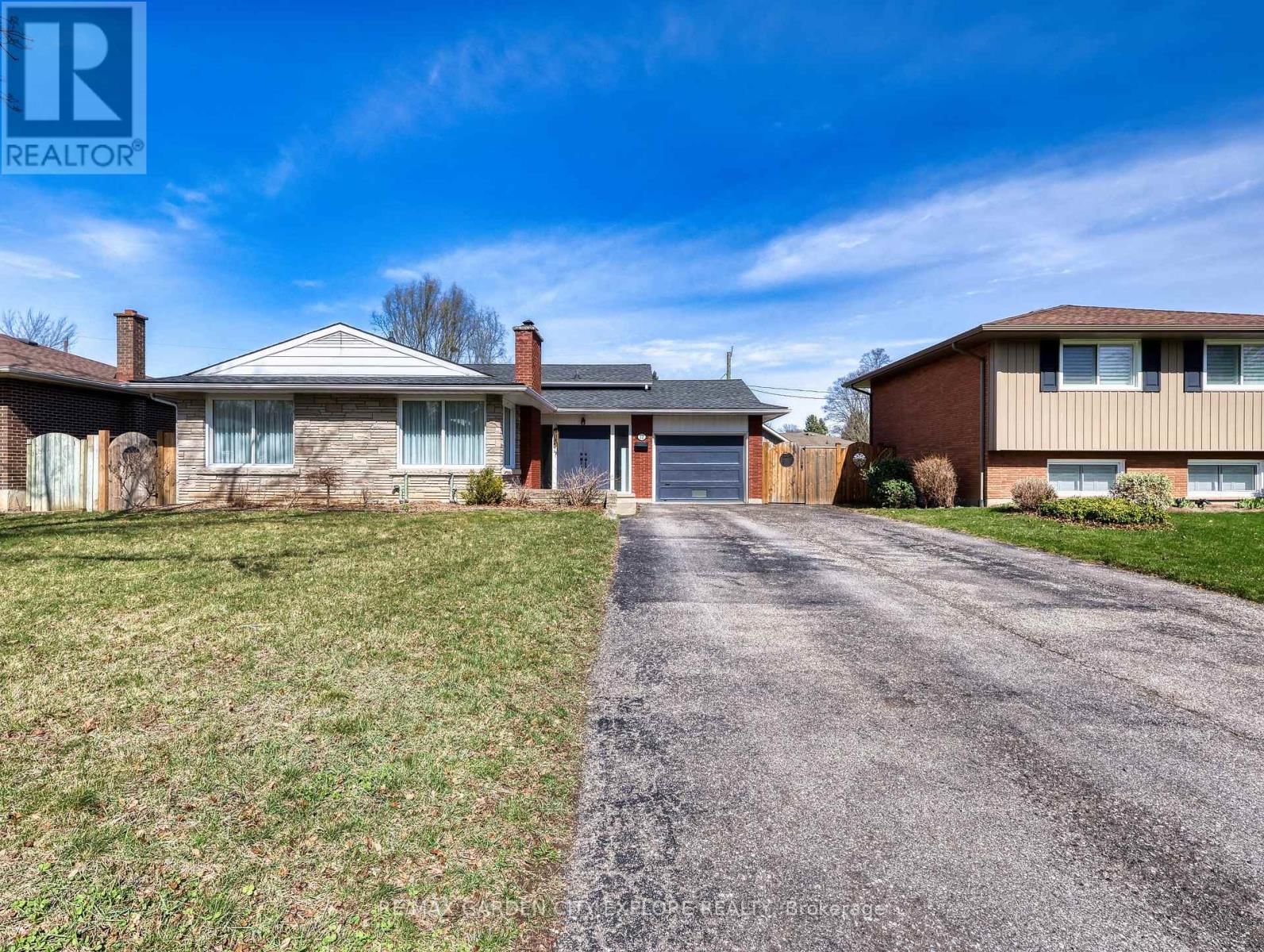 12 FRONTENAC DRIVE Image 2