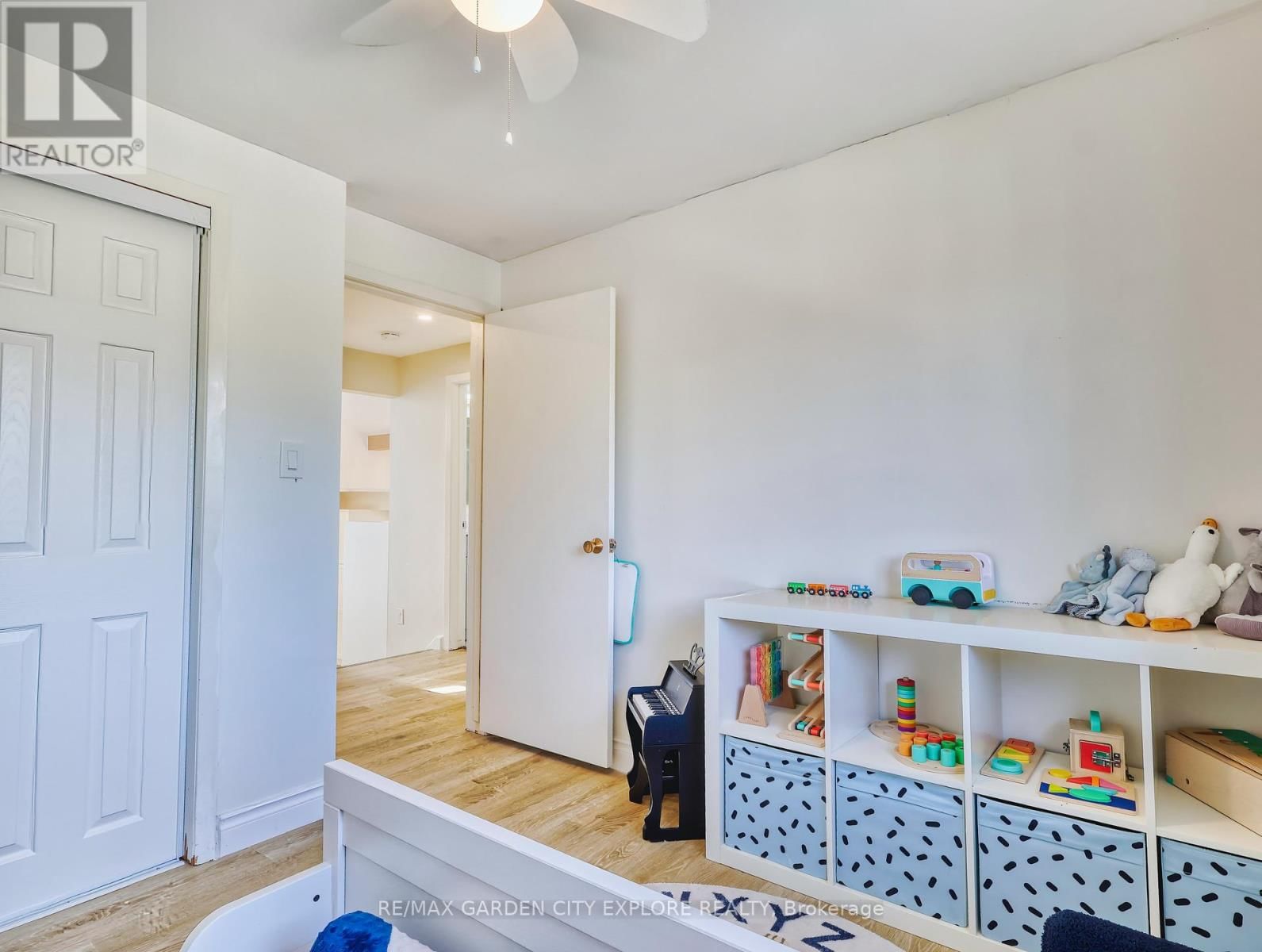 12 FRONTENAC DRIVE Image 21