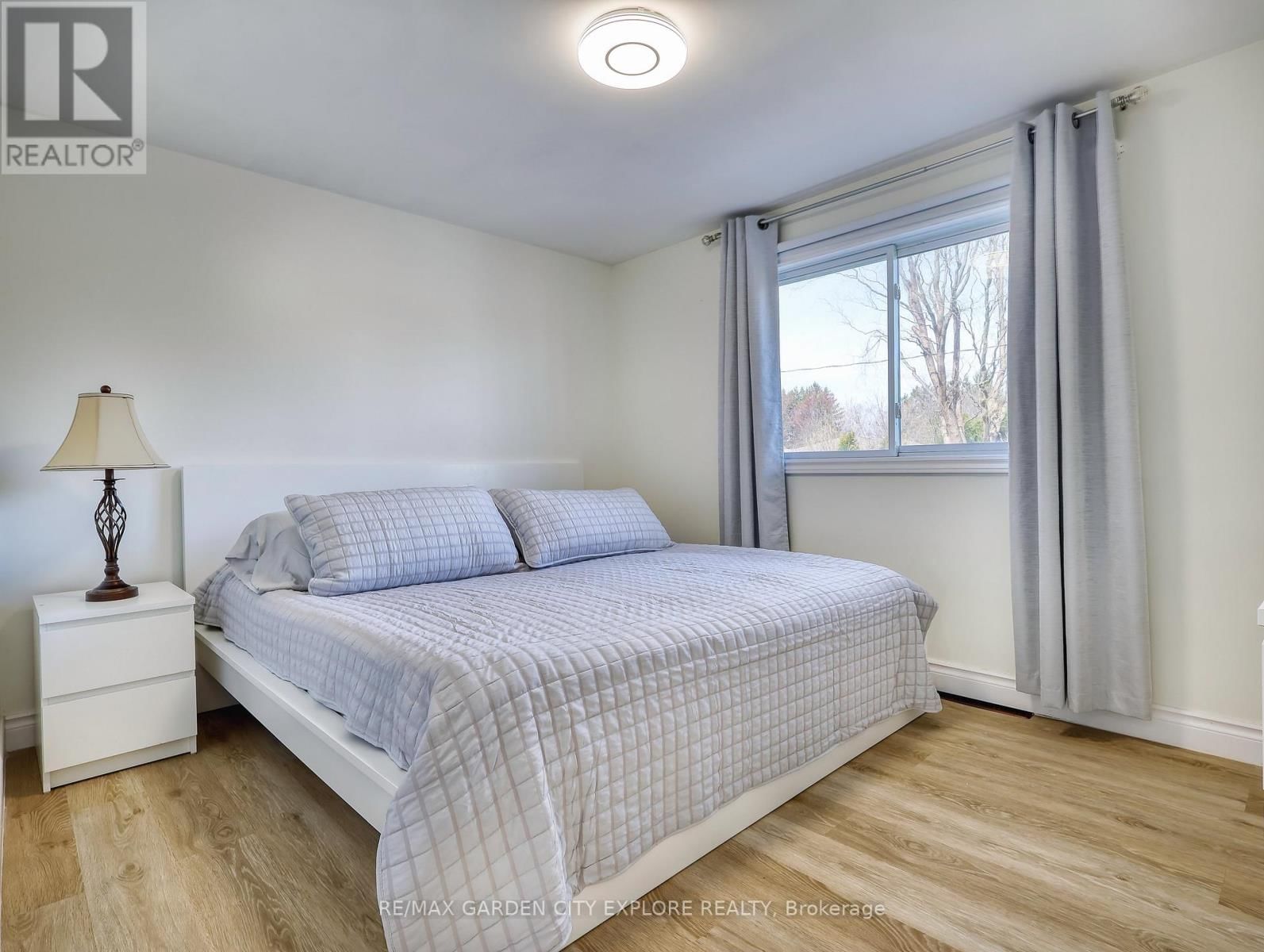 12 FRONTENAC DRIVE Image 22