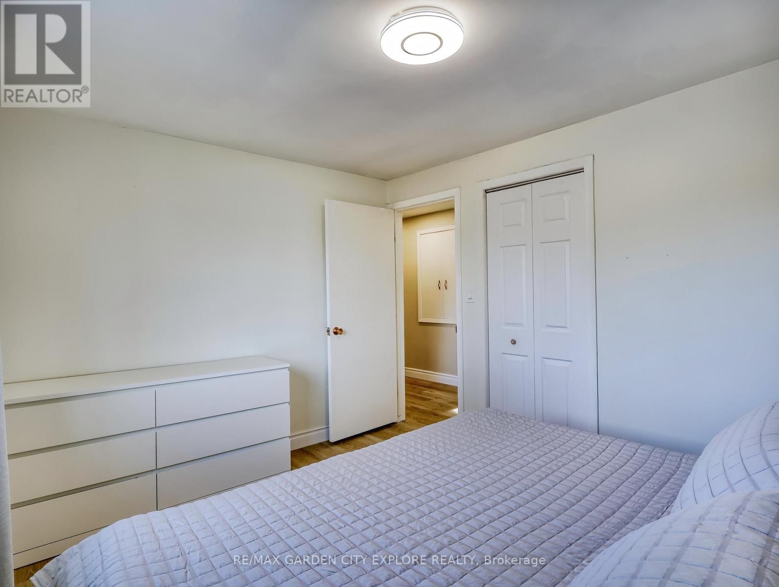 12 FRONTENAC DRIVE Image 23