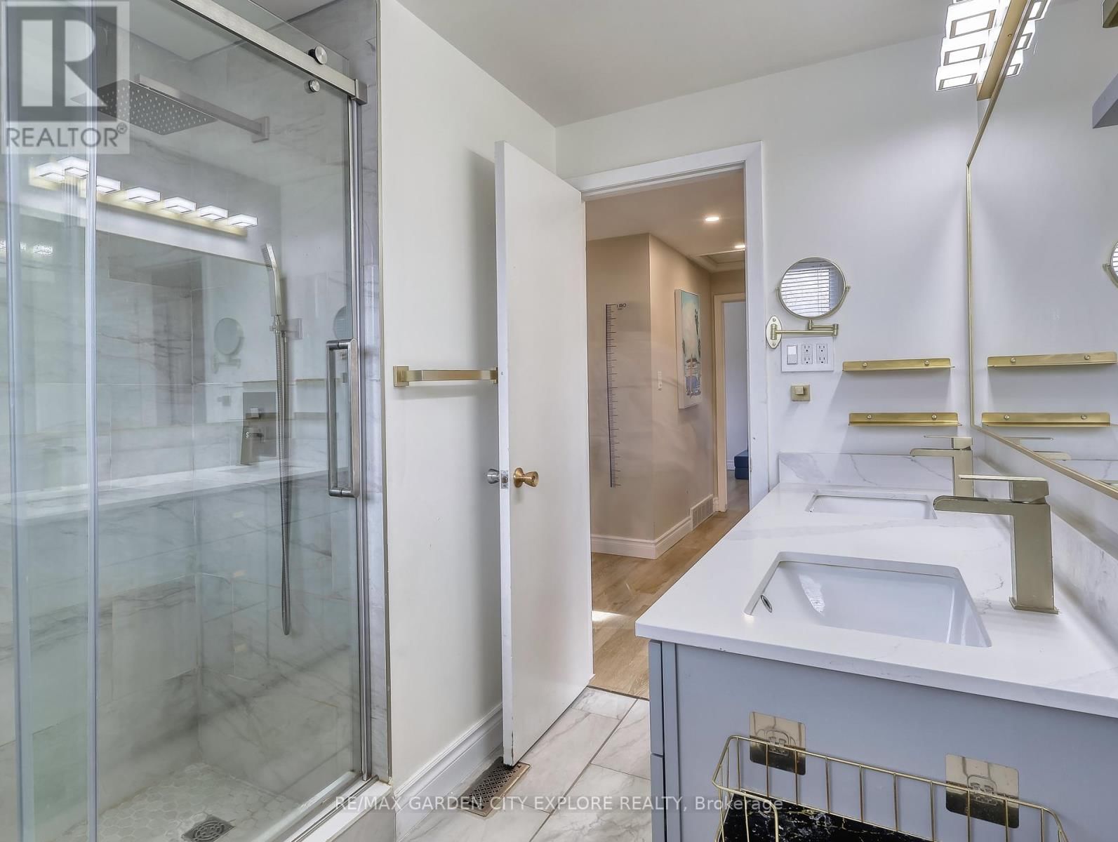 12 FRONTENAC DRIVE Image 26