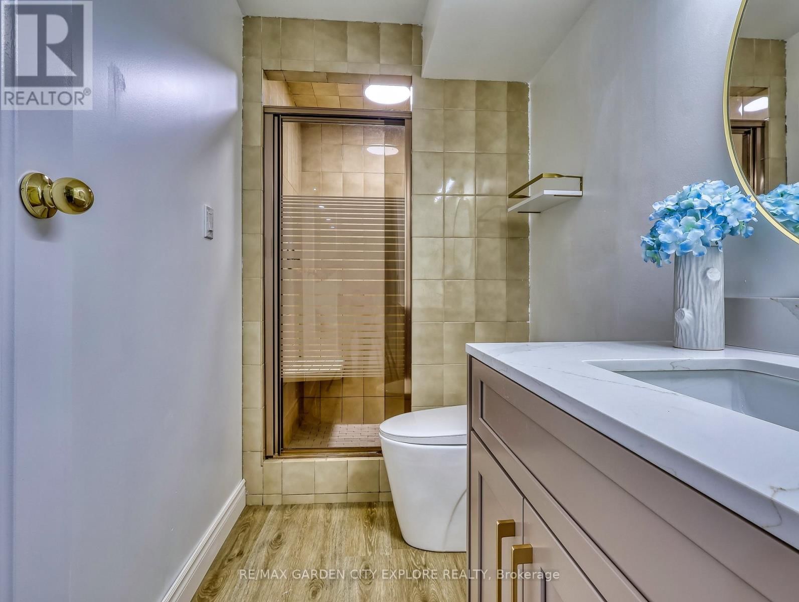 12 FRONTENAC DRIVE Image 34