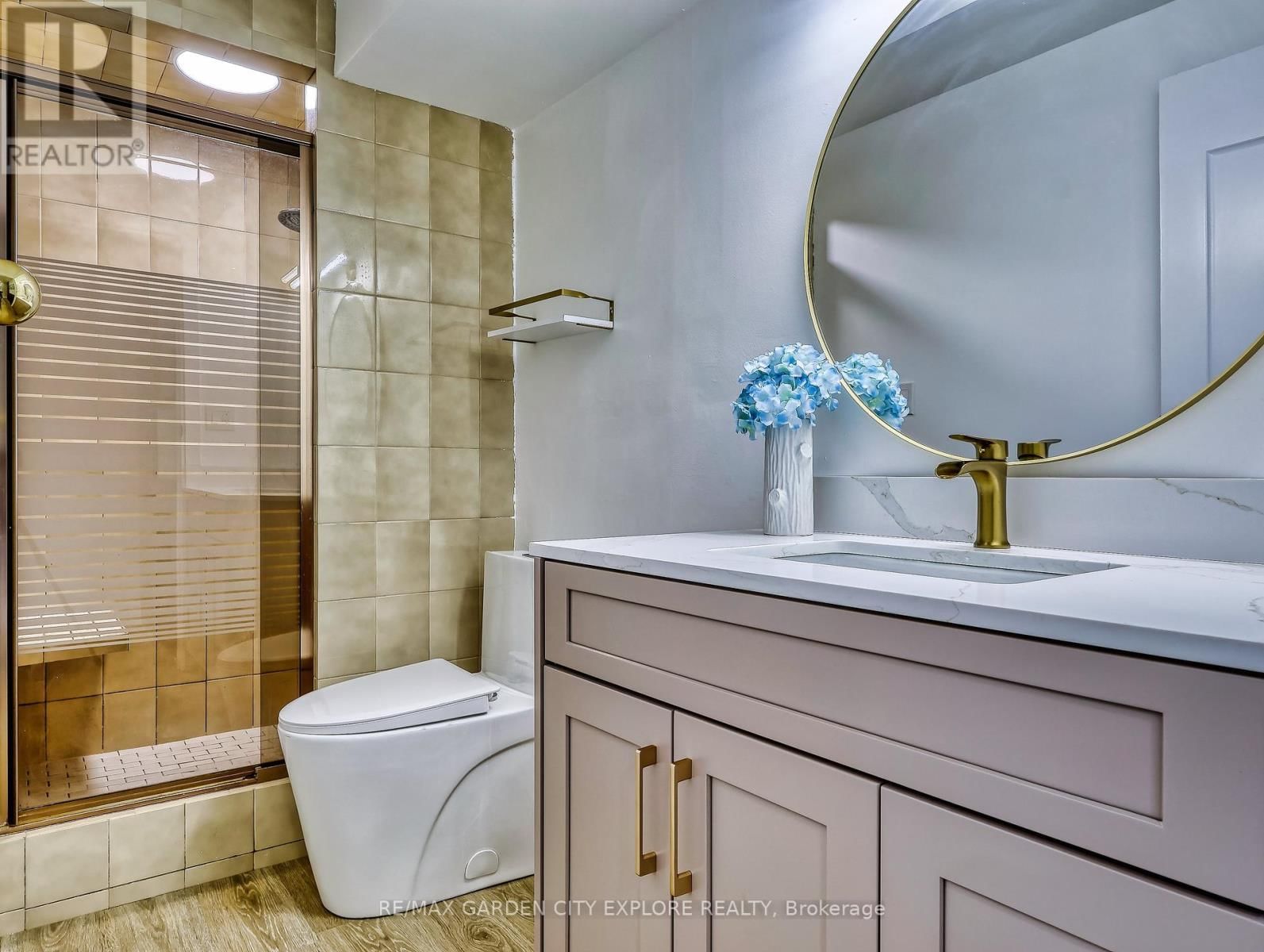 12 FRONTENAC DRIVE Image 35