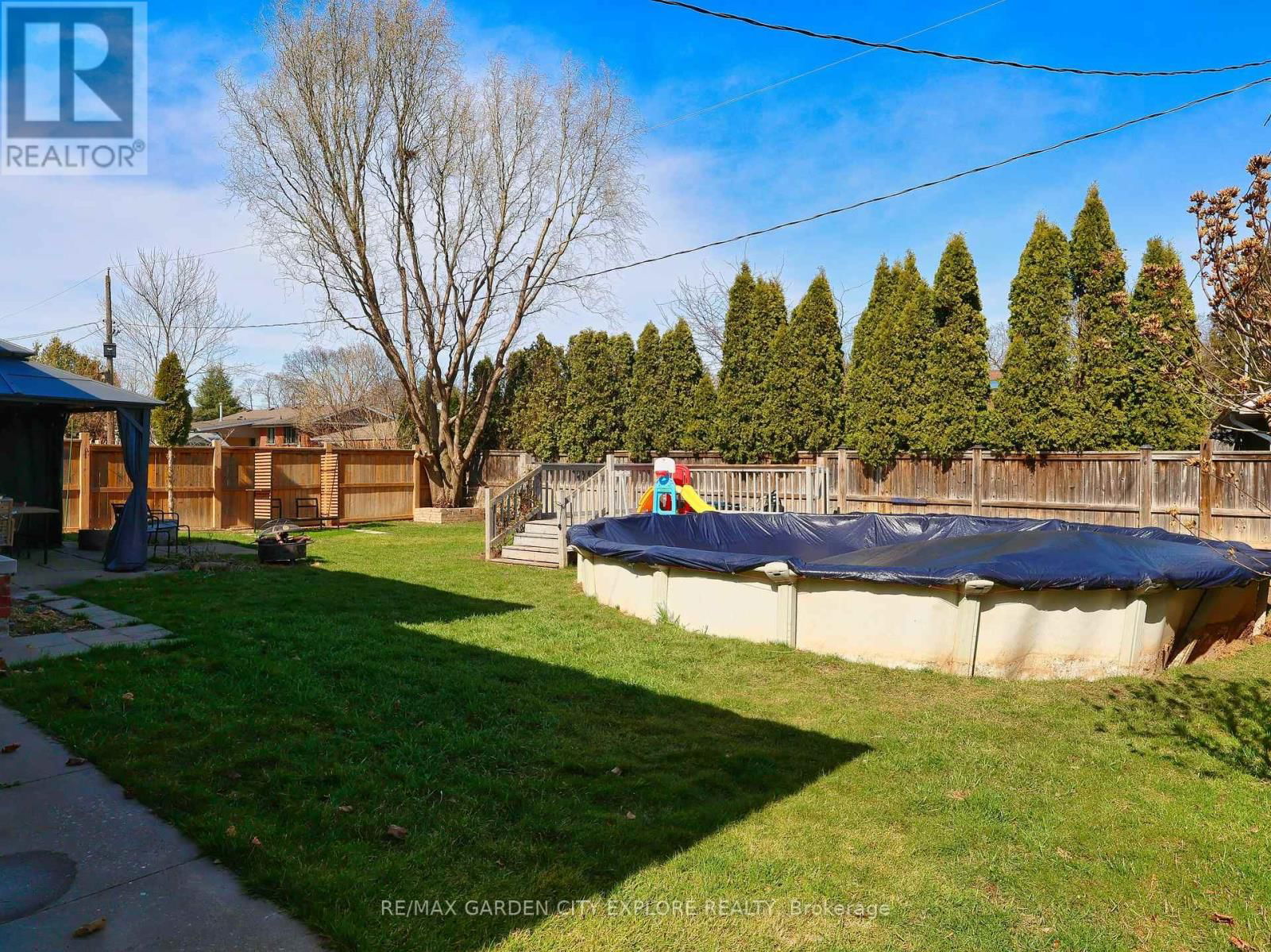 12 FRONTENAC DRIVE Image 42