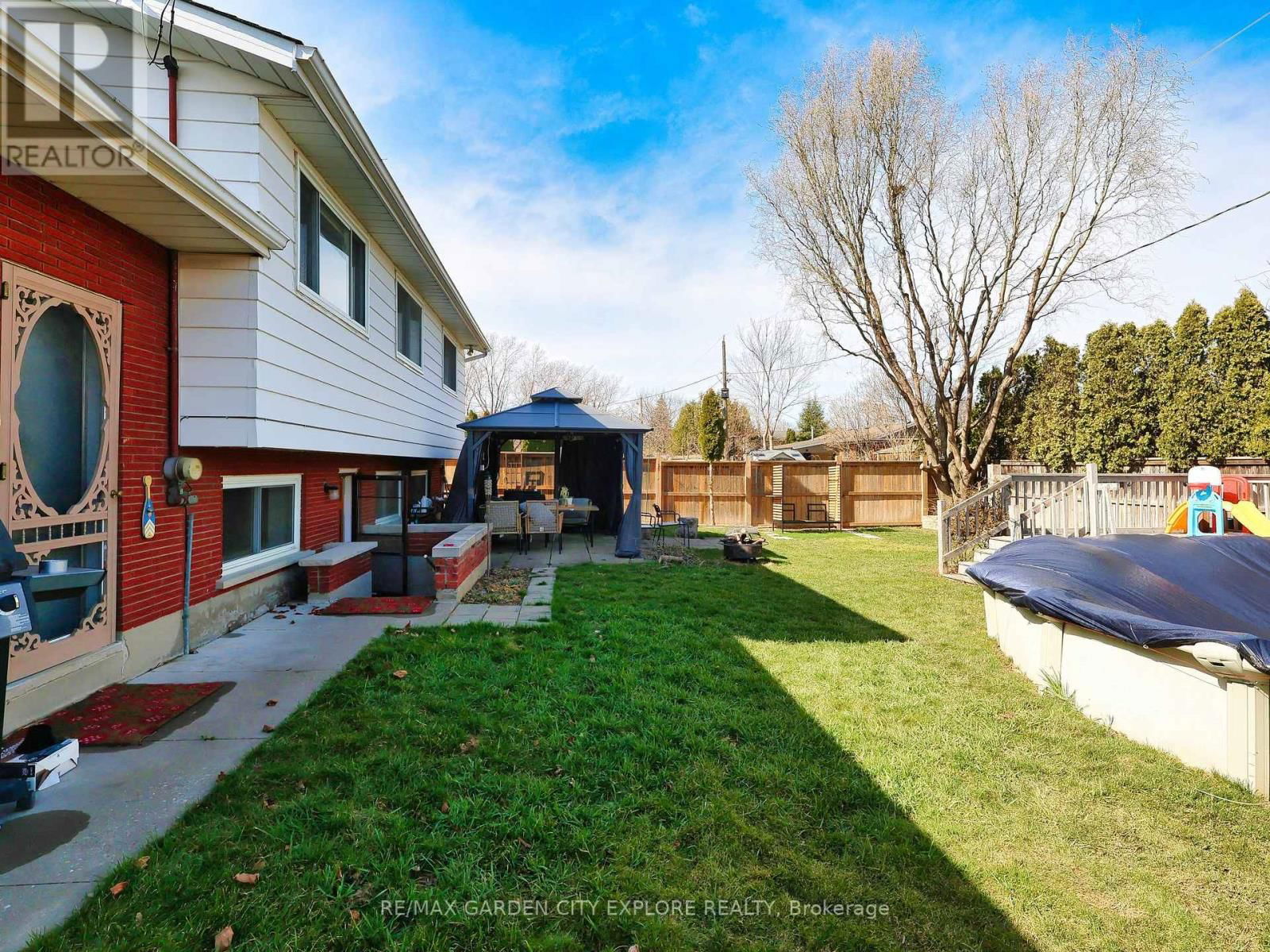 12 FRONTENAC DRIVE Image 43