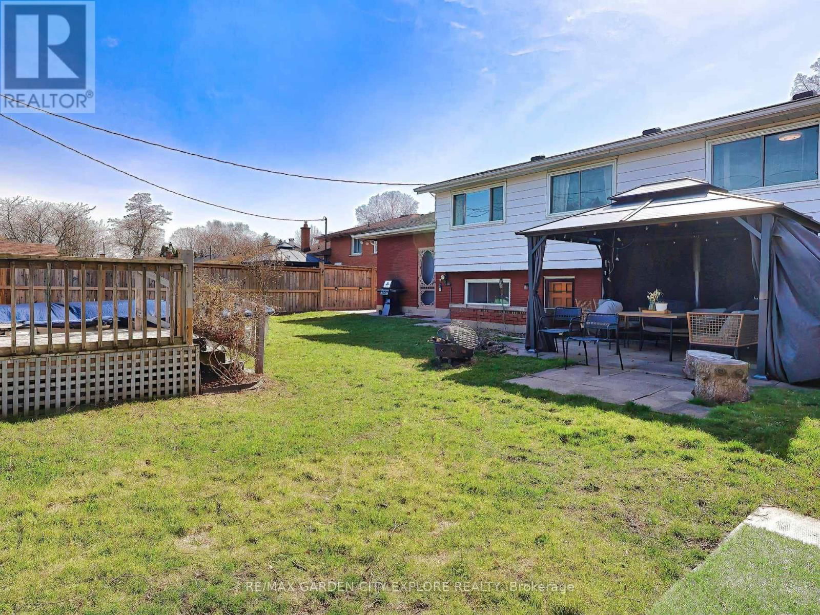 12 FRONTENAC DRIVE Image 45