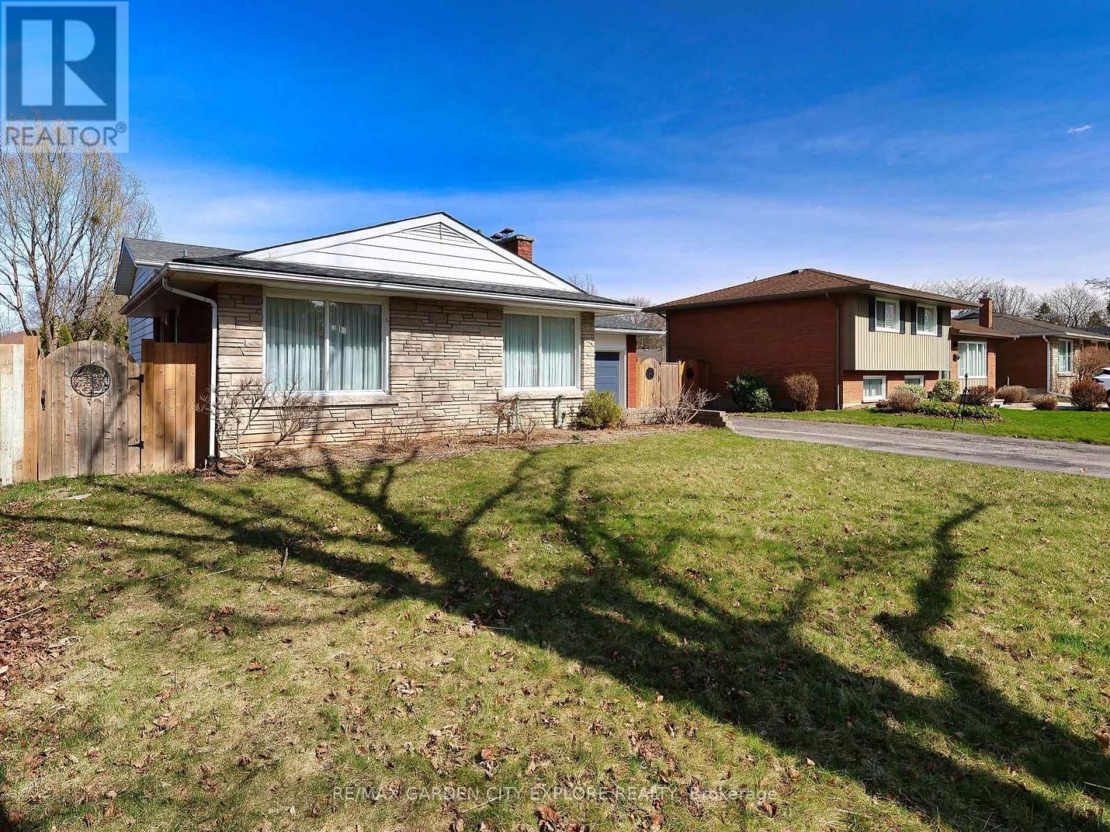 12 FRONTENAC DRIVE Image 5