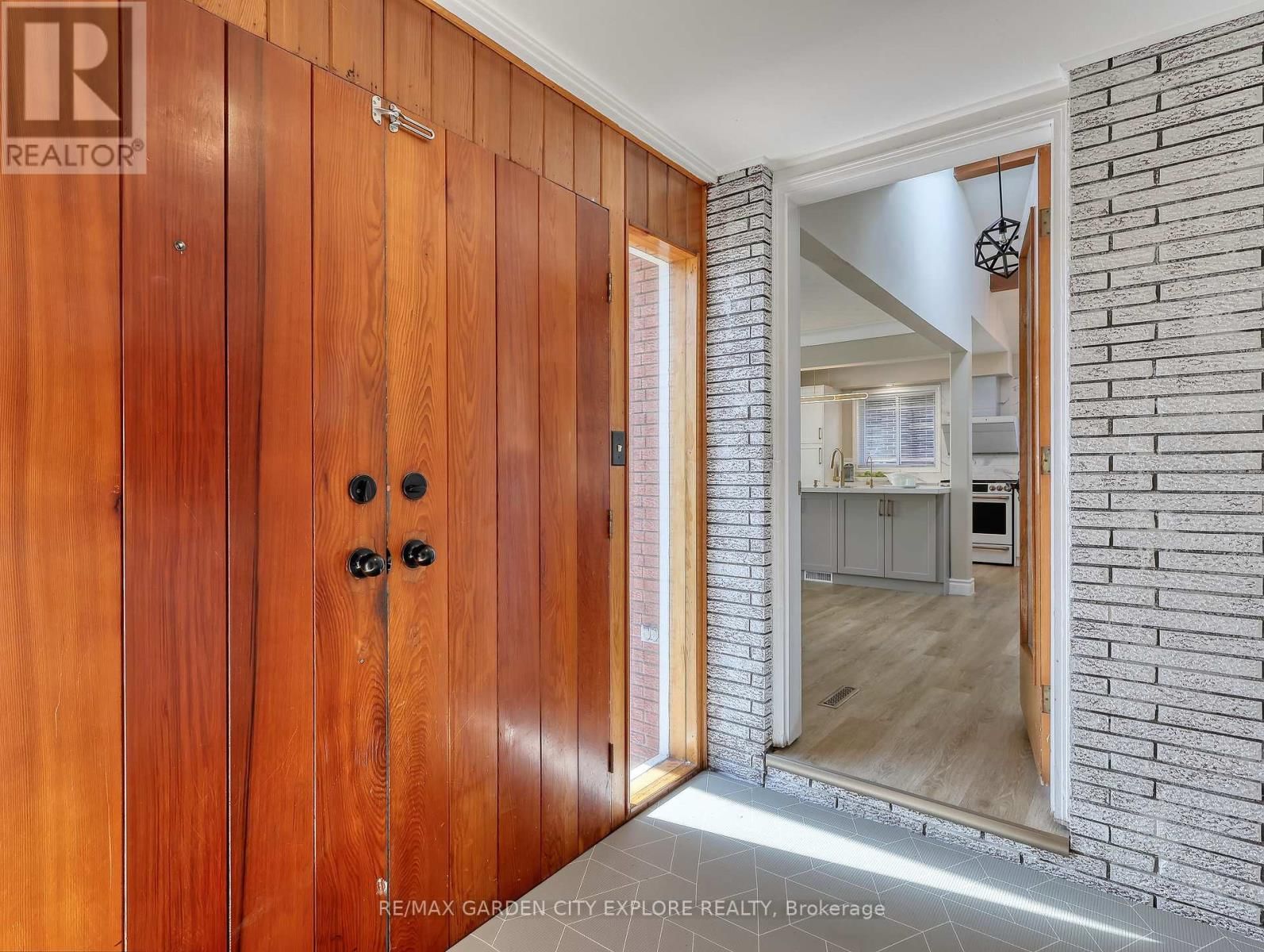 12 FRONTENAC DRIVE Image 6