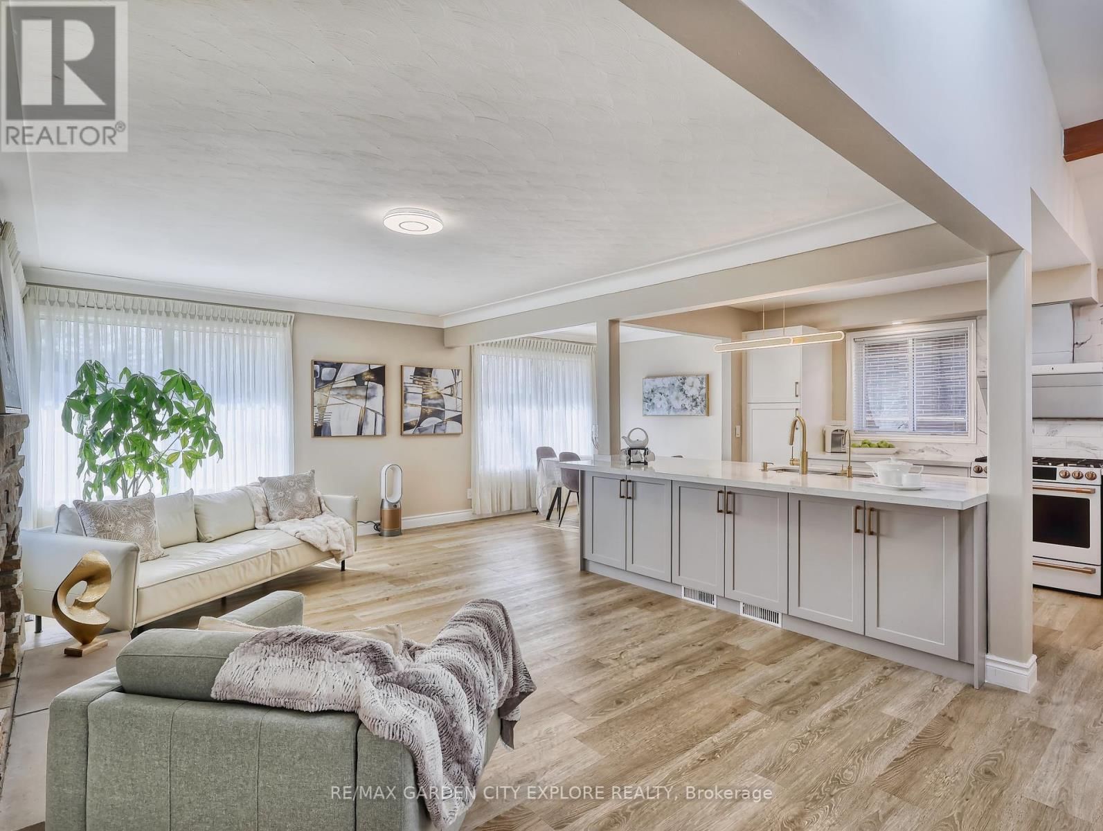 12 FRONTENAC DRIVE Image 7