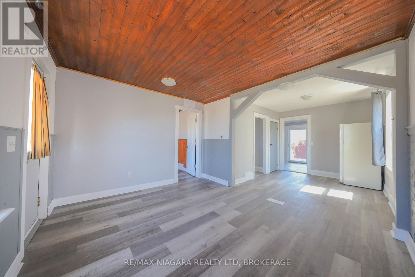 214 ALLANBURG ROAD Image 3