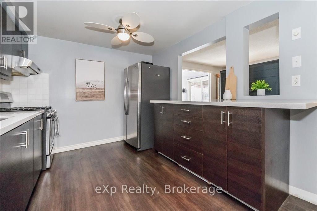 260 STRATHALLAN STREET Image 13