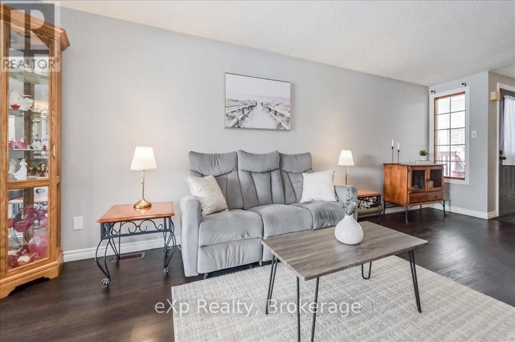 260 STRATHALLAN STREET Image 15